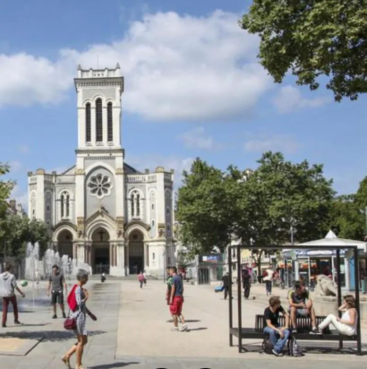 Appart' Entierement Renove Au Centre Ville St Etienne Saint-Etienne  Francja